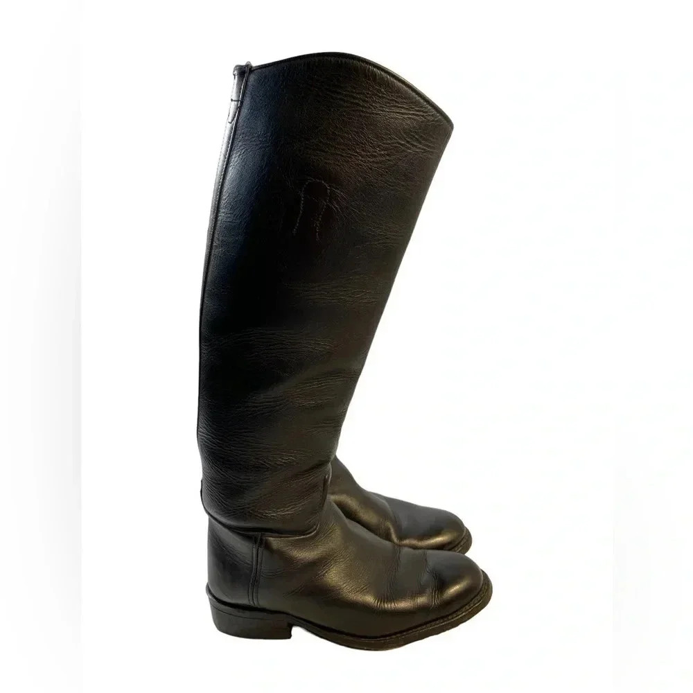 Elegant Black Heeled Boots